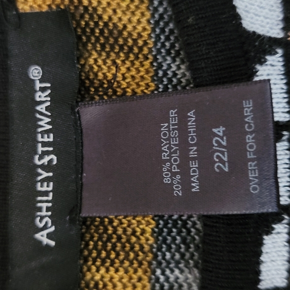 Aztec Printed Dress - Picture 5 of 6